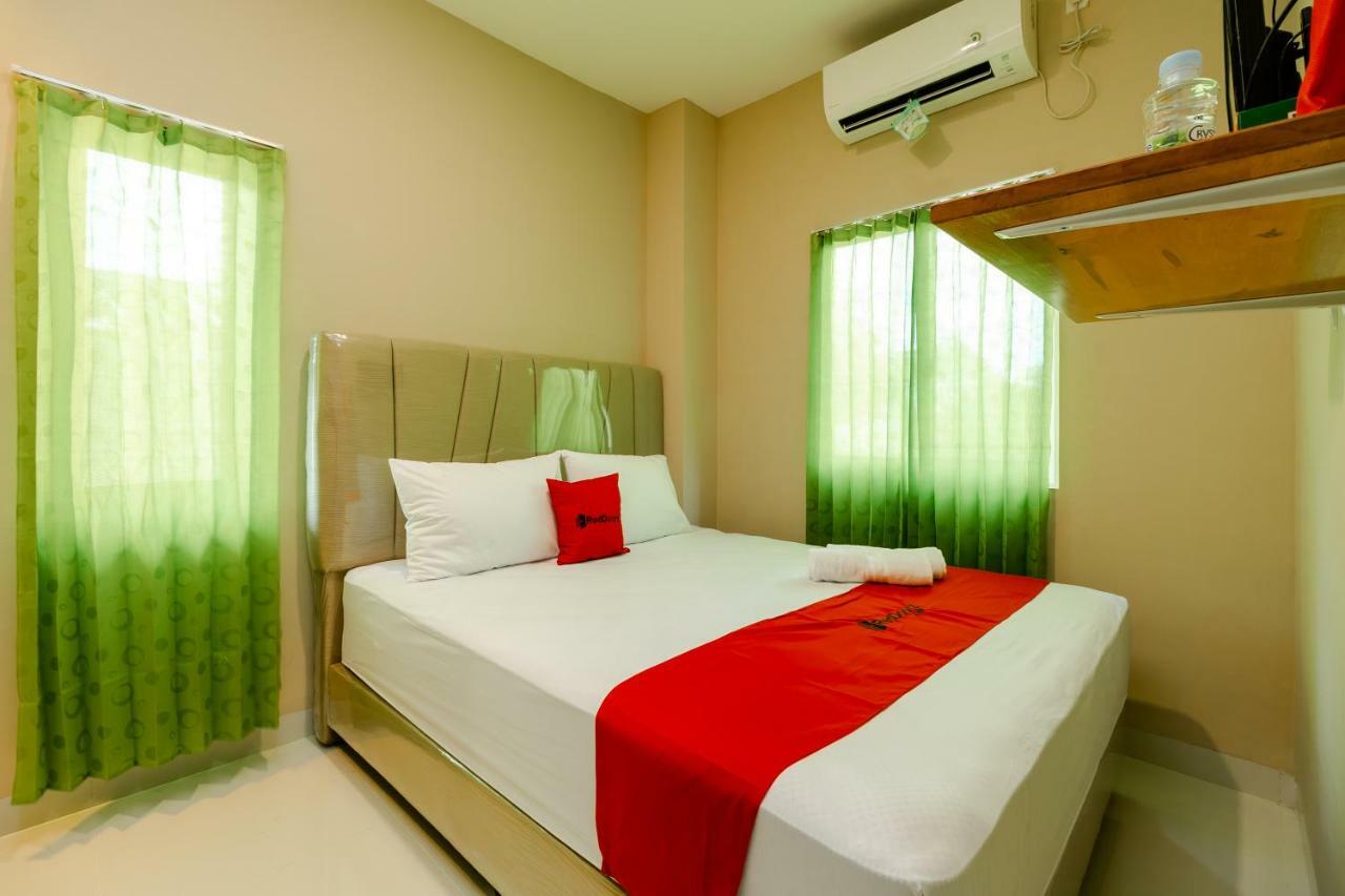 Hotel Reddoorz Syariah @ Panglima Polem Aceh Banda Aceh Esterno foto