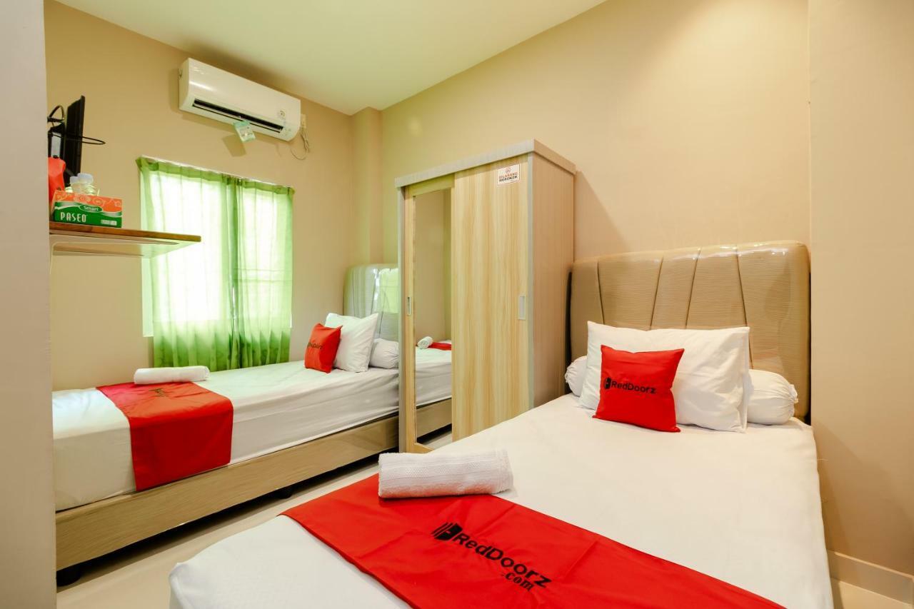 Hotel Reddoorz Syariah @ Panglima Polem Aceh Banda Aceh Esterno foto