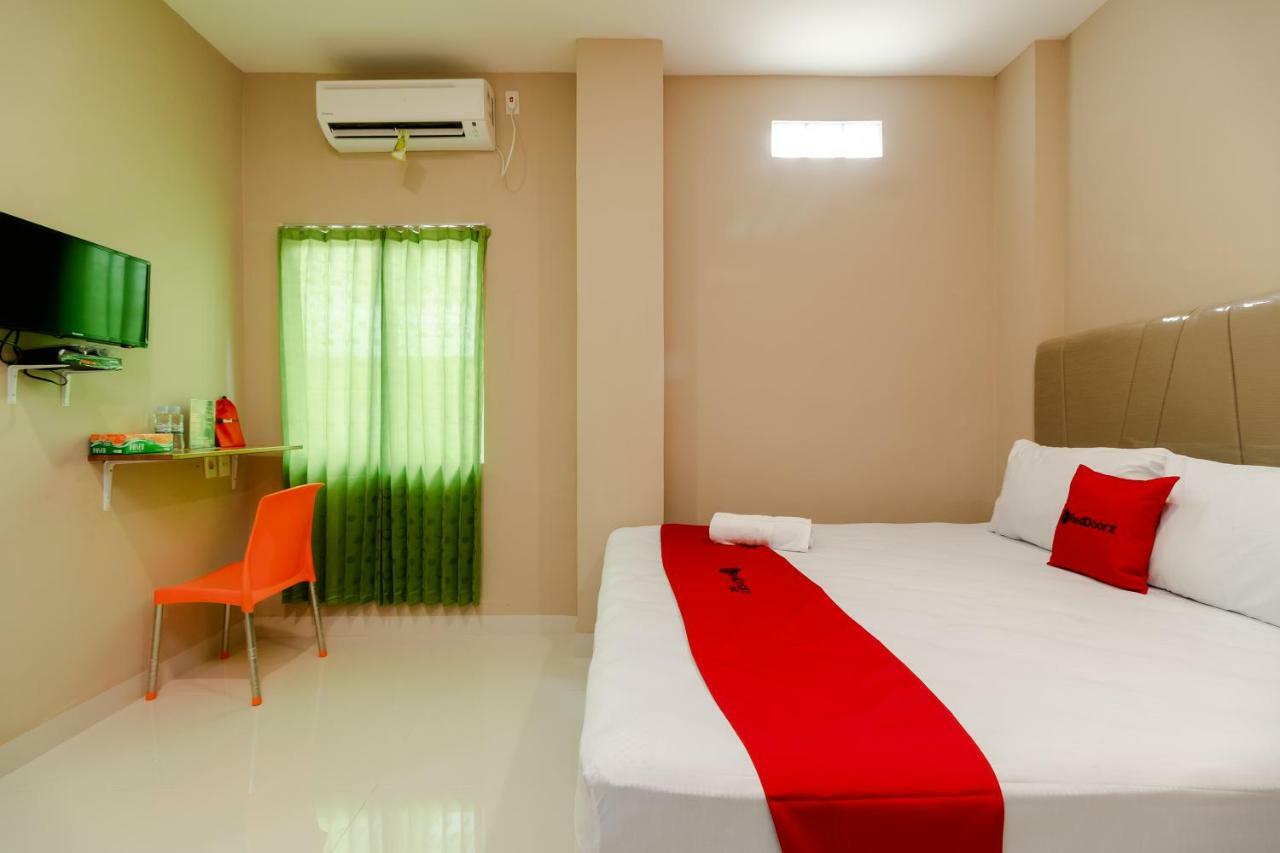 Hotel Reddoorz Syariah @ Panglima Polem Aceh Banda Aceh Esterno foto